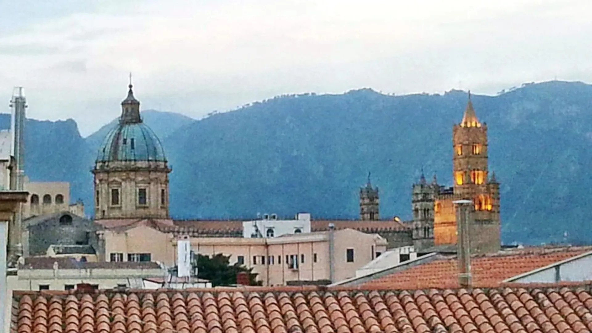 Apartment Wohnung Mit Herrlichem Blick Auf Die Kathedrale Palermo